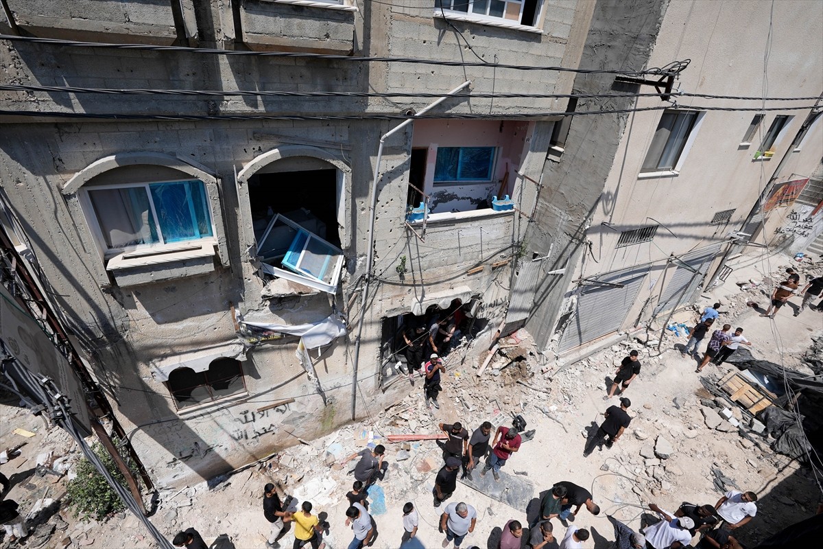 İsrail ordusu, gece saatlerinden itibaren yaklaşık 16 saat süre saldırı altında tuttuğu işgal...