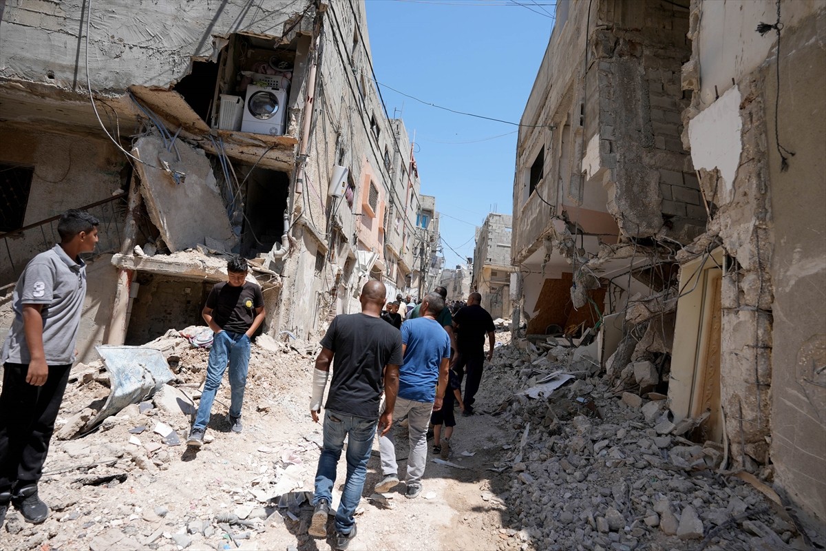 İsrail ordusu, gece saatlerinden itibaren yaklaşık 16 saat süre saldırı altında tuttuğu işgal...