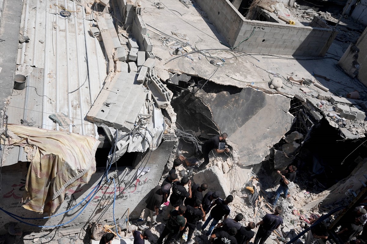 İsrail ordusu, gece saatlerinden itibaren yaklaşık 16 saat süre saldırı altında tuttuğu işgal...