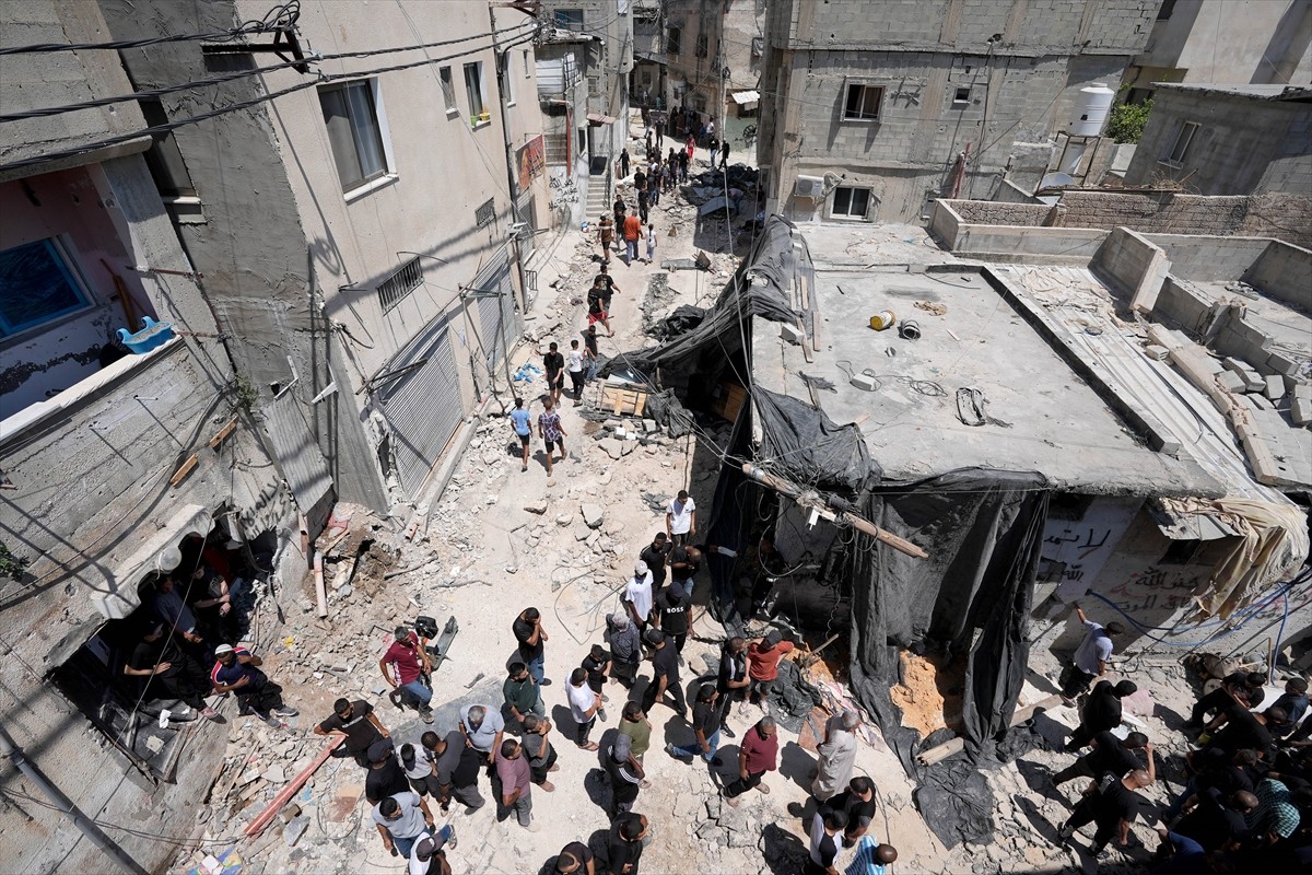 İsrail ordusu, gece saatlerinden itibaren yaklaşık 16 saat süre saldırı altında tuttuğu işgal...