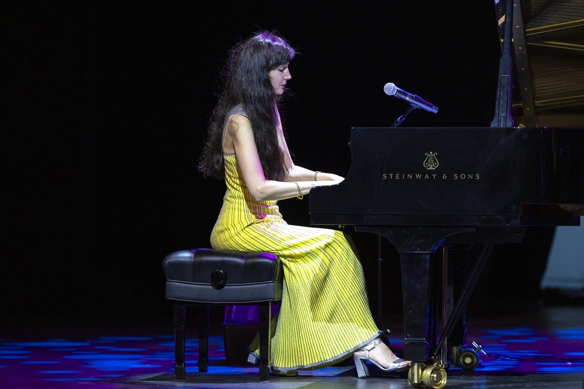 İSTANBUL (AA) - "Cazın prensesi" olarak anılan Azerbaycanlı piyanist, besteci ve şarkıcı Aziza...