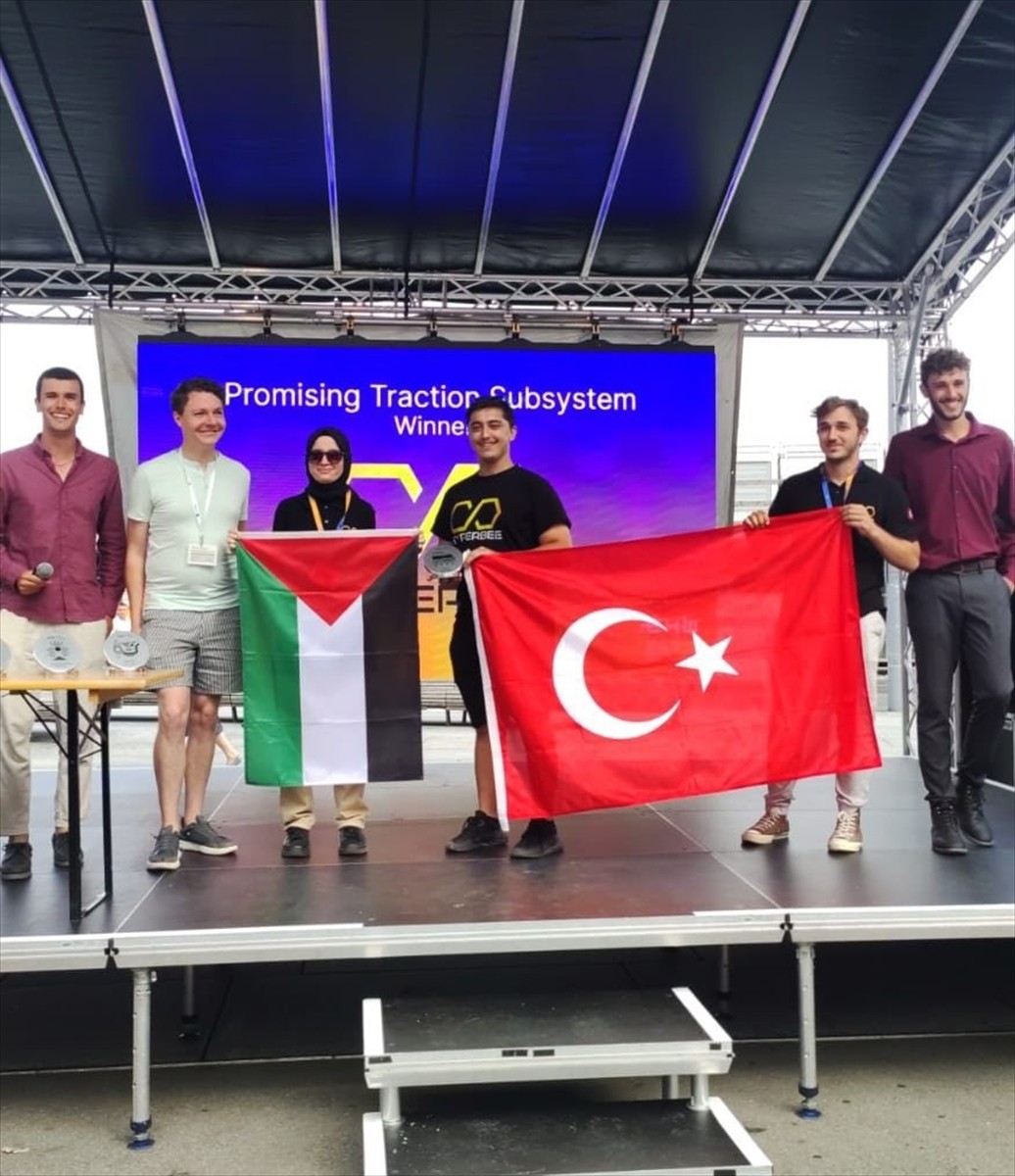 İsviçre'de düzenlenen, Türkiye'nin 4 takımla katıldığı uluslararası EHW Hyperloop Yarışması'nda...