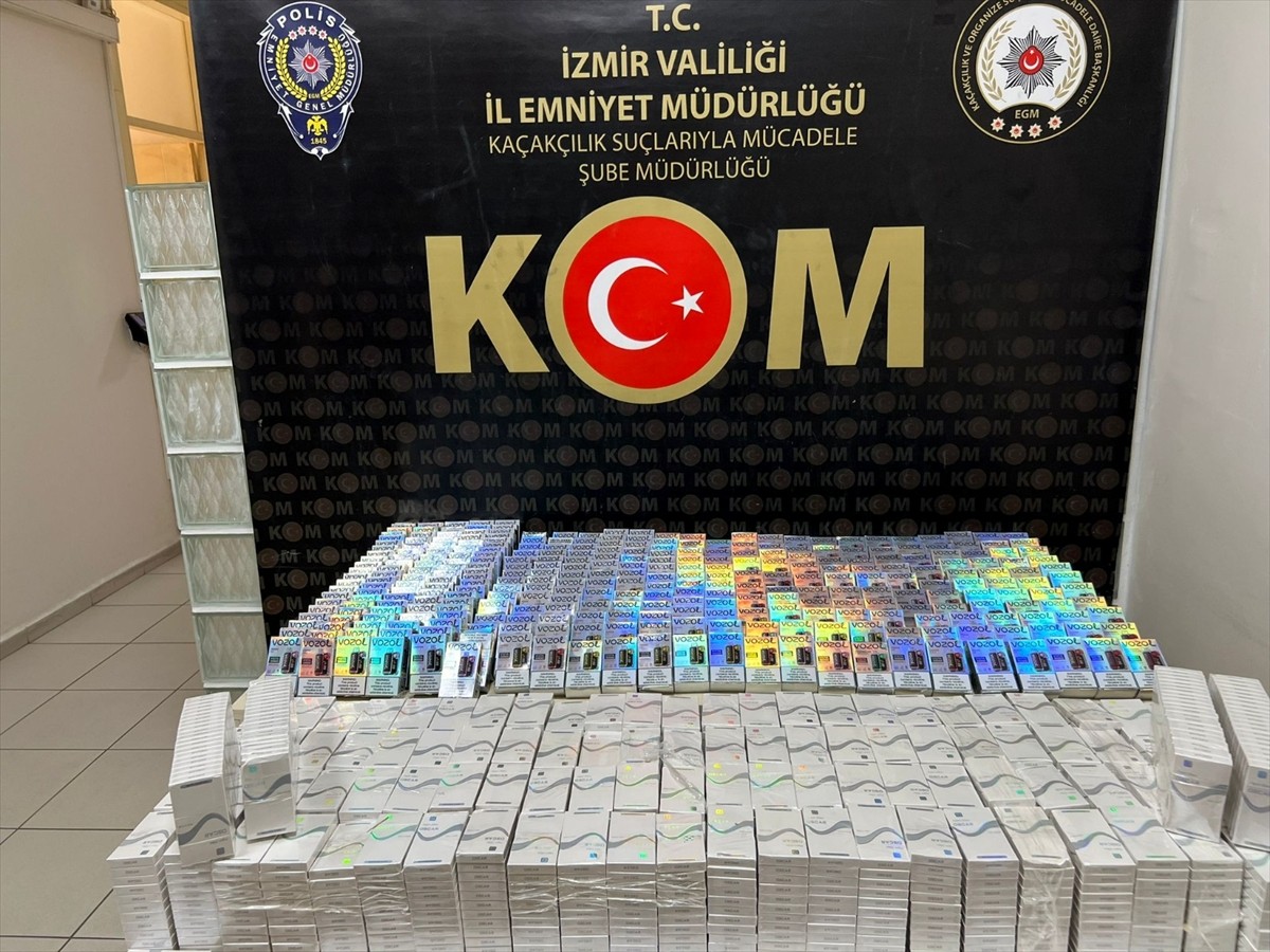 İzmir'de, kaçak 18 bin 700 litre etil alkol ile sahte içki imalatında kullanılan malzemeler ele...