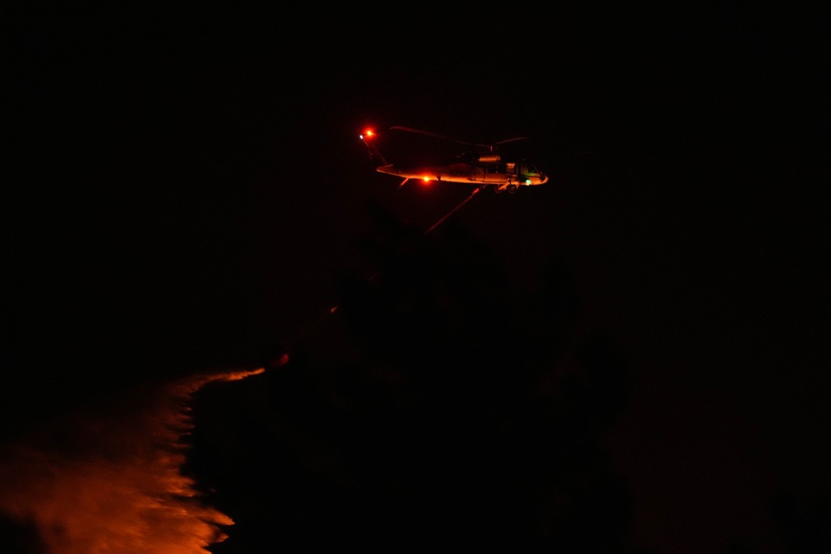İzmir'in Urla ilçesinde çıkan orman yangınına havadan ve karadan müdahale edildi. Orman Genel...