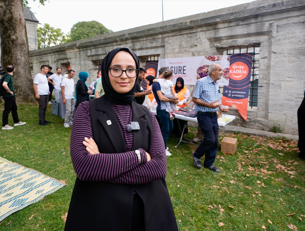 Kadın ve Demokrasi Vakfının (KADEM) gençlik oluşumu Genç KADEM tarafından Süleymaniye Camisi'nin...