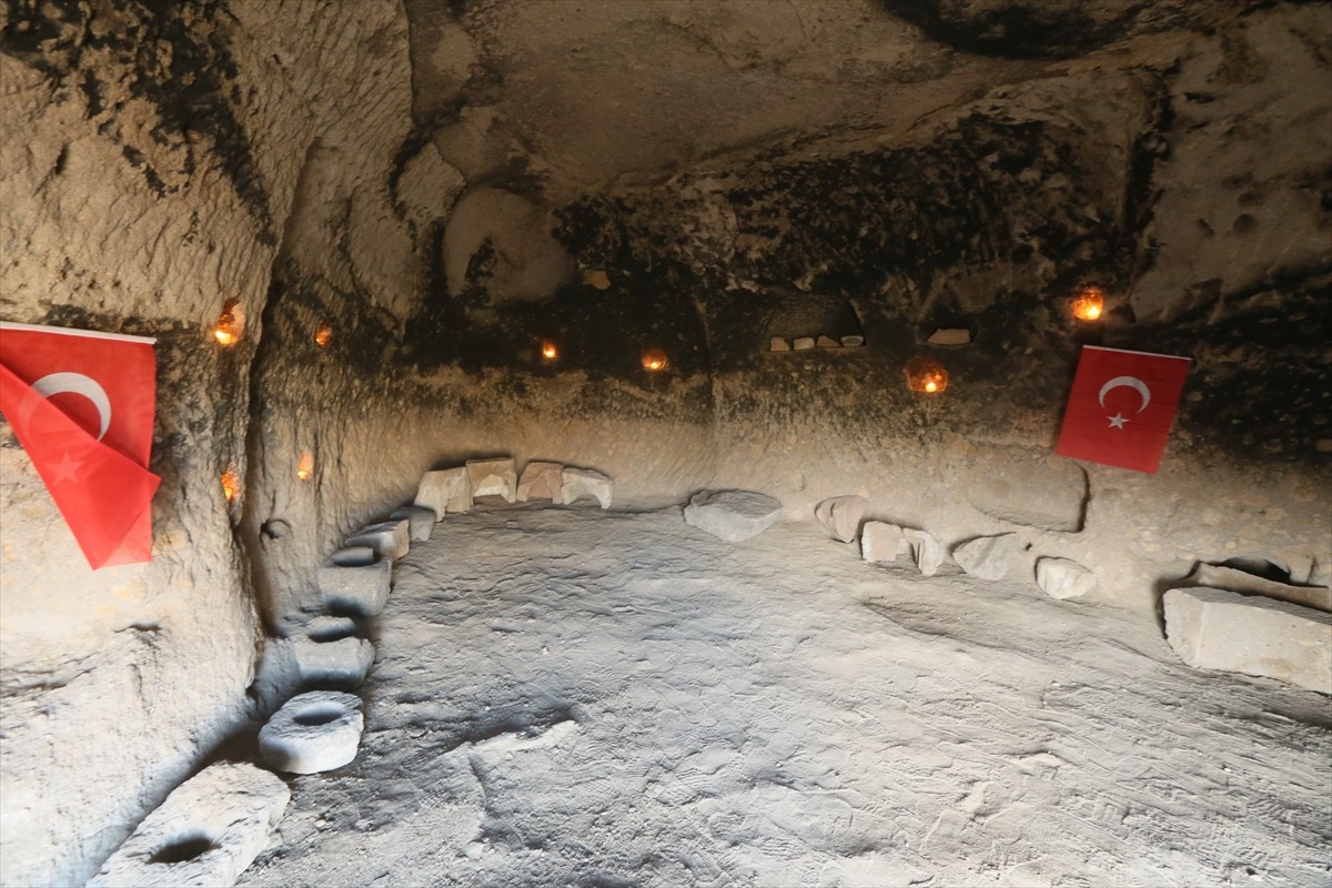 Kars'taki, UNESCO Dünya Miras Listesi'ndeki Ani Ören Yeri'nde kazı çalışmalarında rastlanan ve...