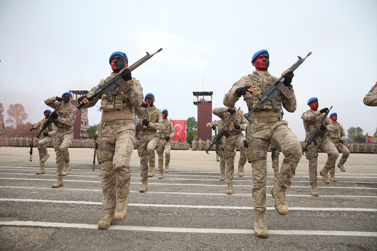 Kastamonu'da, temel eğitimlerini tamamlayan 2 bin 377 uzman erbaş, Jandarma Teşkilatı ile Sahil...