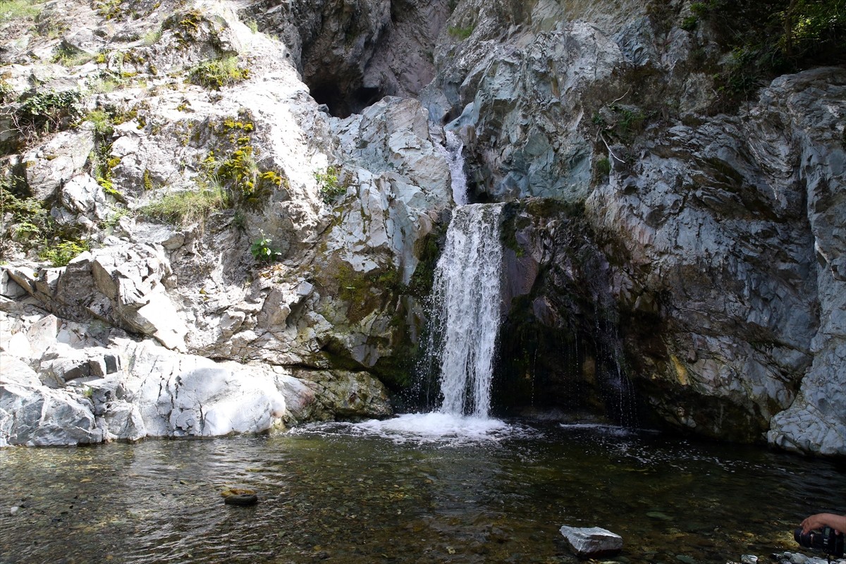 Kastamonu'nun Hanönü ilçesinde bulunan Gürleyik Şelalesi, Hanönü Belediyesinin girişimleri ile...
