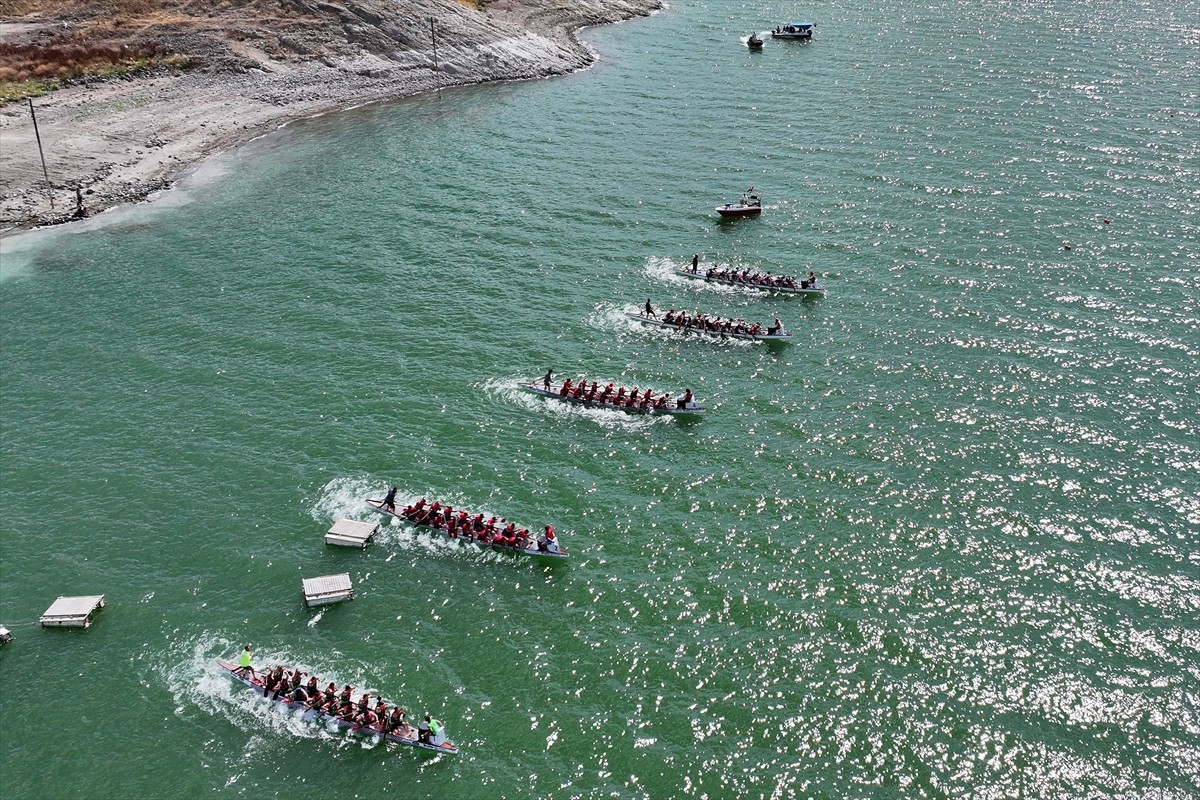 Kayseri'de Yamula Baraj Gölü'nde düzenlenen Dragon Festivali'nin ilk etabı tamamlandı. Kocasinan...
