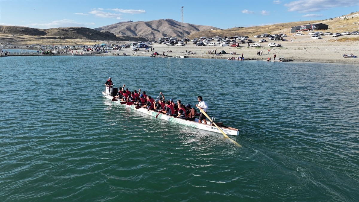 Kayseri'de Yamula Baraj Gölü'nde düzenlenen Dragon Festivali sona erdi. Kocasinan Belediyesi ve...