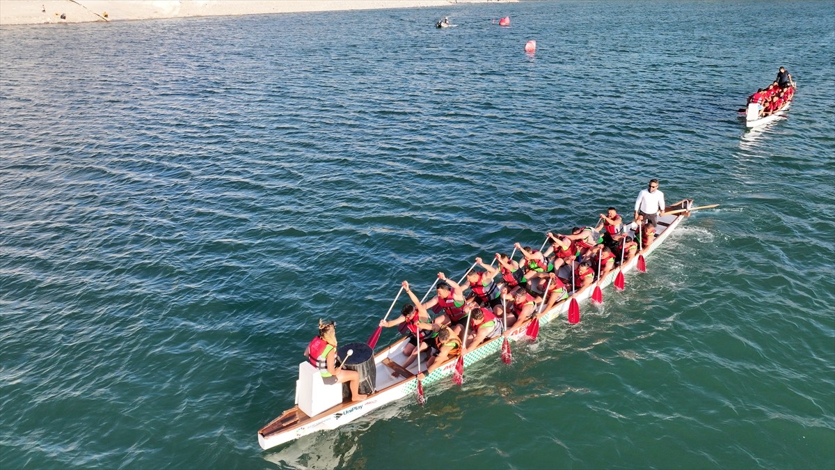 Kayseri'de Yamula Baraj Gölü'nde düzenlenen Dragon Festivali sona erdi. Kocasinan Belediyesi ve...
