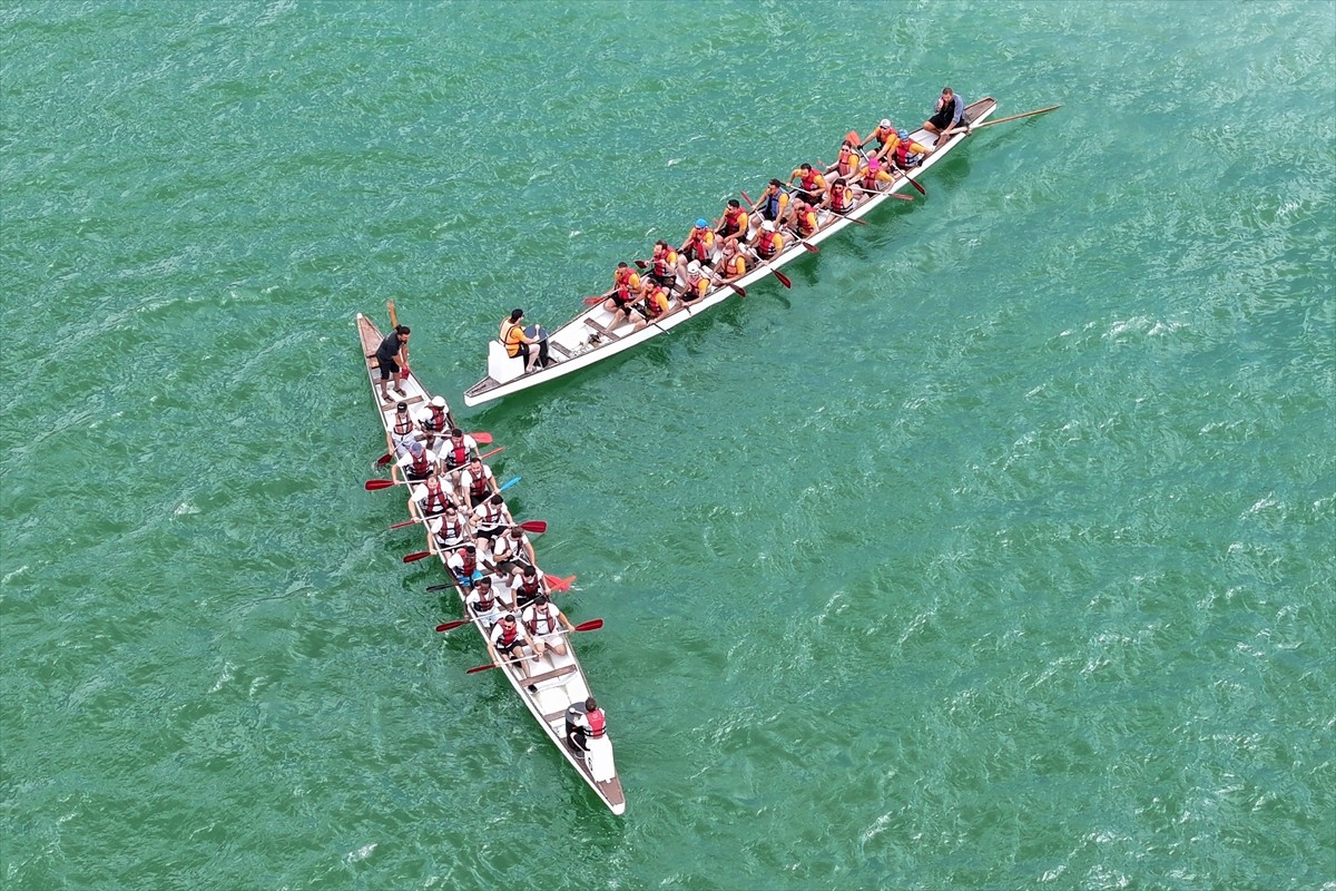 Kayseri'de Yamula Barajı gölündeki Dragon Festivali seri yarışlarla başladı. Kocasinan Belediyesi...