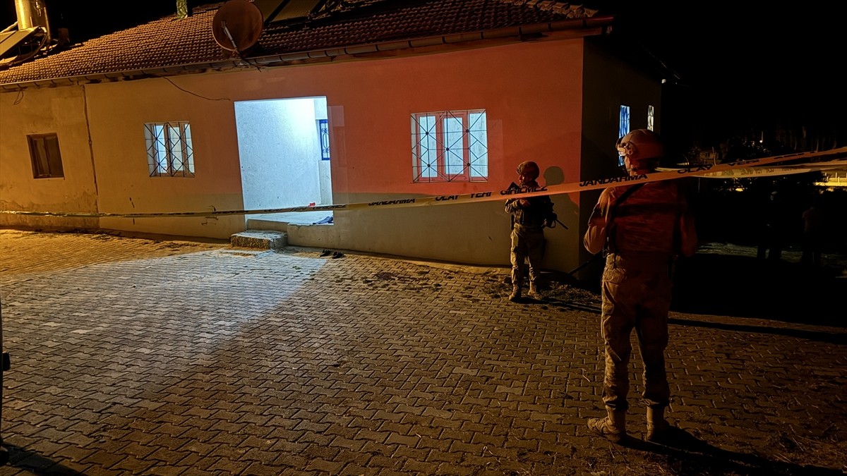 Kayseri'nin Develi ilçesinde iki aile arasında çocukların tartışması nedeniyle çıktığı öne sürülen...