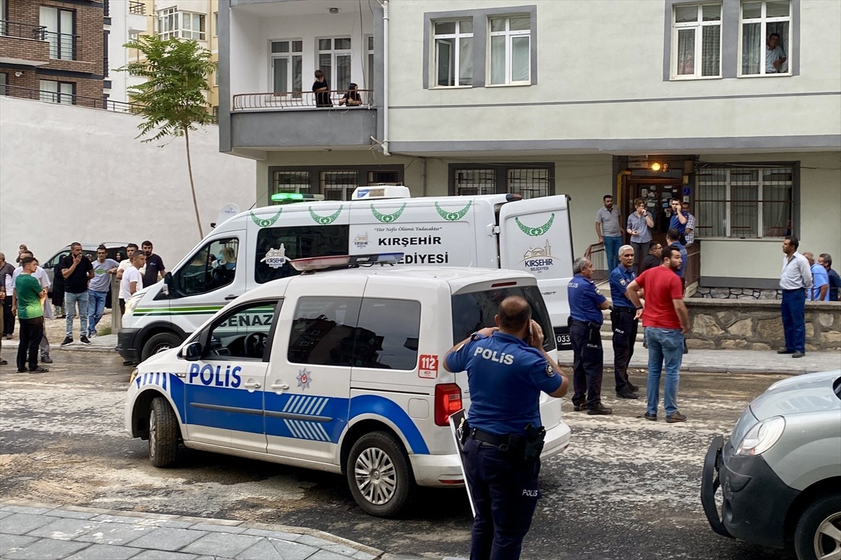 Kırşehir'de alacak verecek meselesinden çıkan silahlı kavgada bir kişi yaşamını yitirdi.