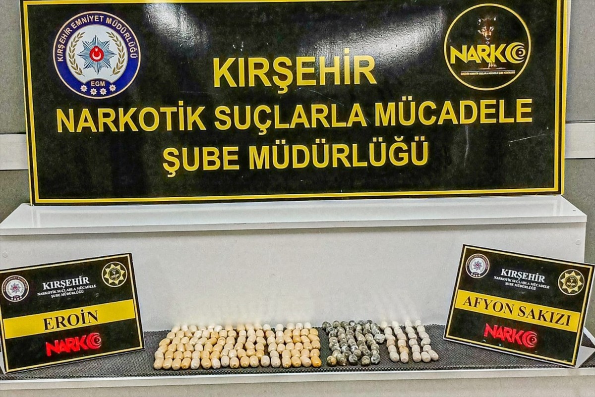 Kırşehir'de midesinde 1 kilo 300 gram eroin ve 550 gram Afyon sakızı bulunan kapsüller ele...