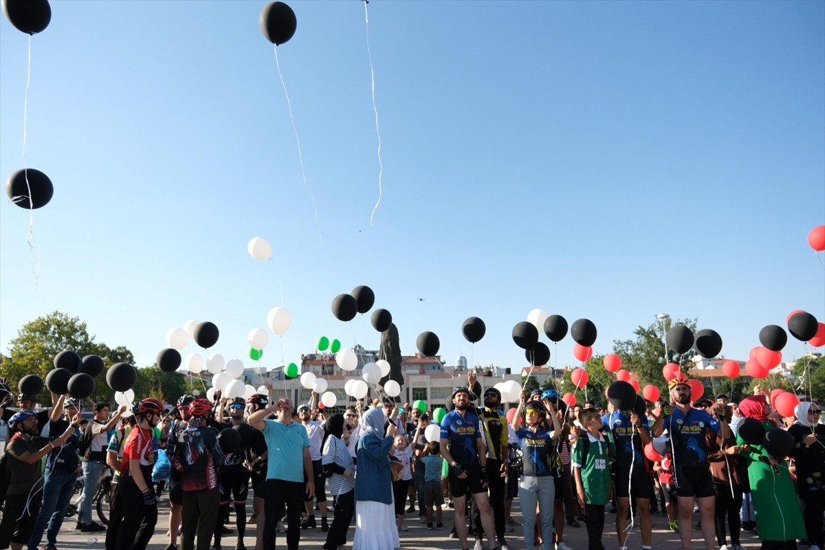 Konya'da üniversite öğrencileri, Filistin için pedal çevirdi. Konya Büyükşehir Belediyesi...