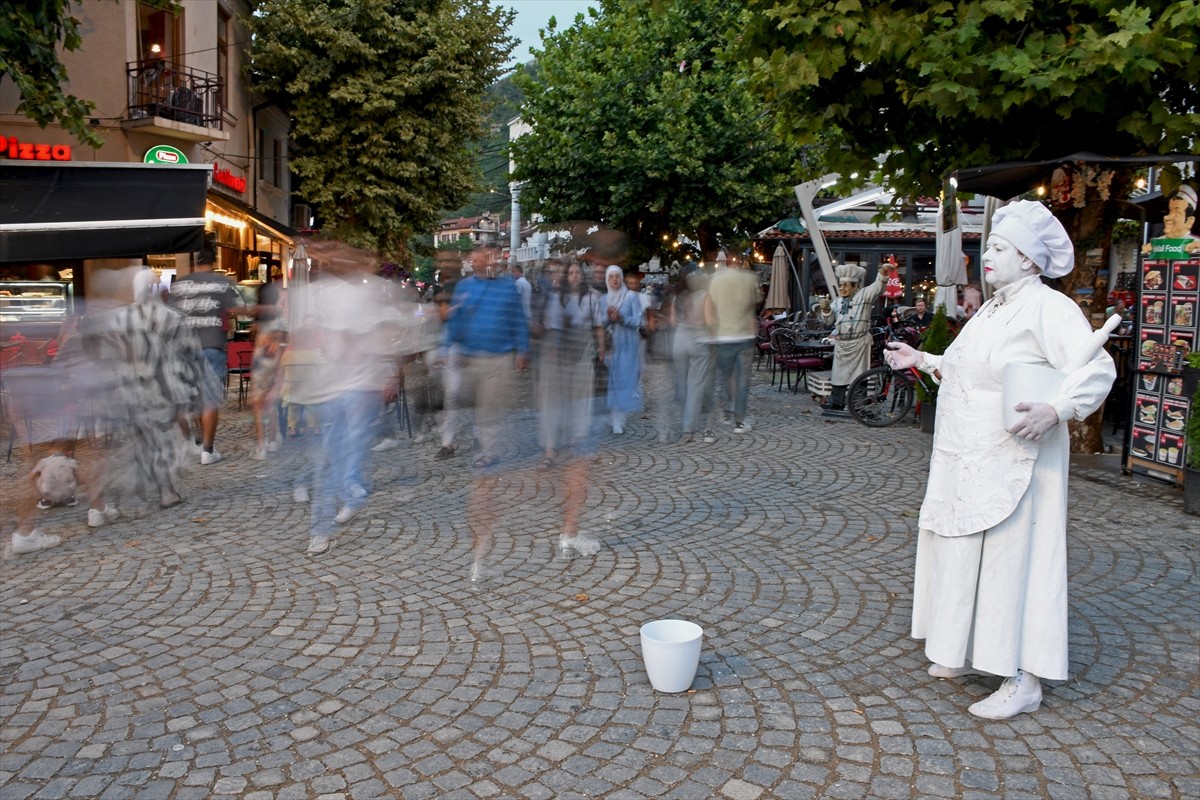 Kosova'nın güneyindeki Prizren şehrinde Kuzey Makedonyalı "Teatrosk" Tiyatro Prodüksiyonu...