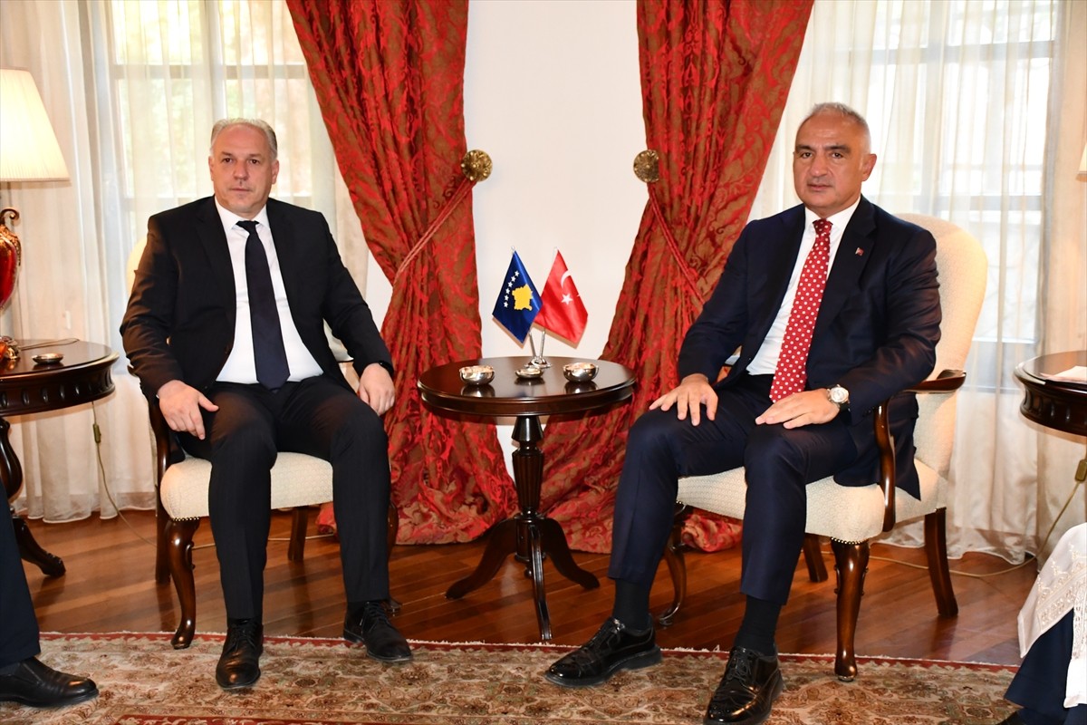 Kültür ve Turizm Bakanı Mehmet Nuri Ersoy (sağda), Kosova'ya günübirlik ziyareti kapsamında...