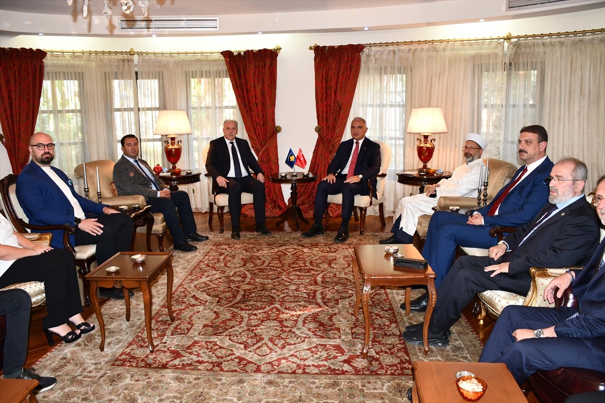 Kültür ve Turizm Bakanı Mehmet Nuri Ersoy (sağda), Kosova'ya günübirlik ziyareti kapsamında...