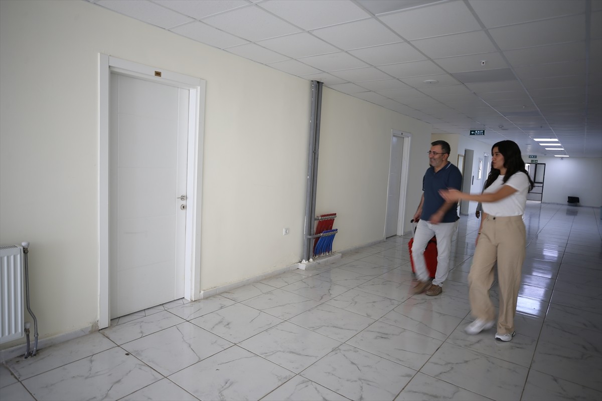 Mardin'de Gençlik ve Spor Bakanlığına bağlı yurtlarda misafir edilen emekliler kentin tarihi ve...