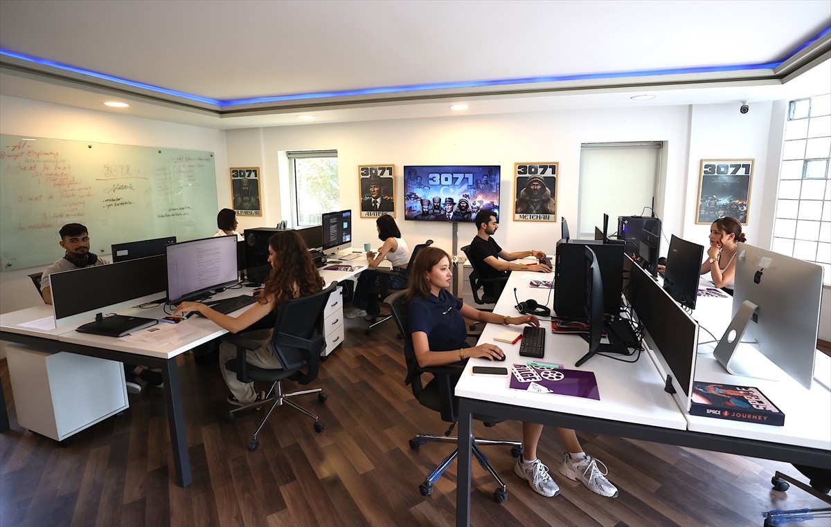 Mersin'de oyuncu kadrosu, senaryosu ve sahnelerinin tamamı yapay zeka programlarında üretilen uzun...