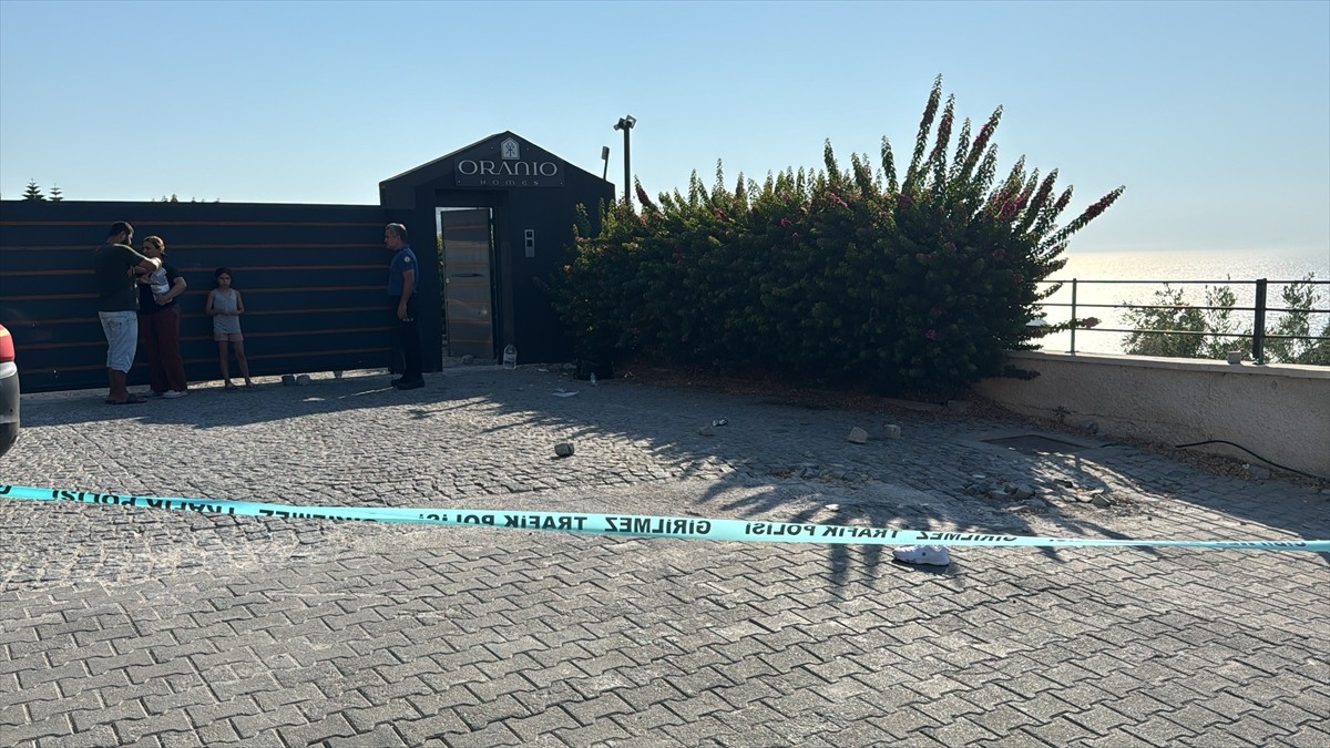 Muğla'nın Bodrum ilçesinde, tartıştığı eski eşi tarafından tabancayla vurulan kadın hayatını...