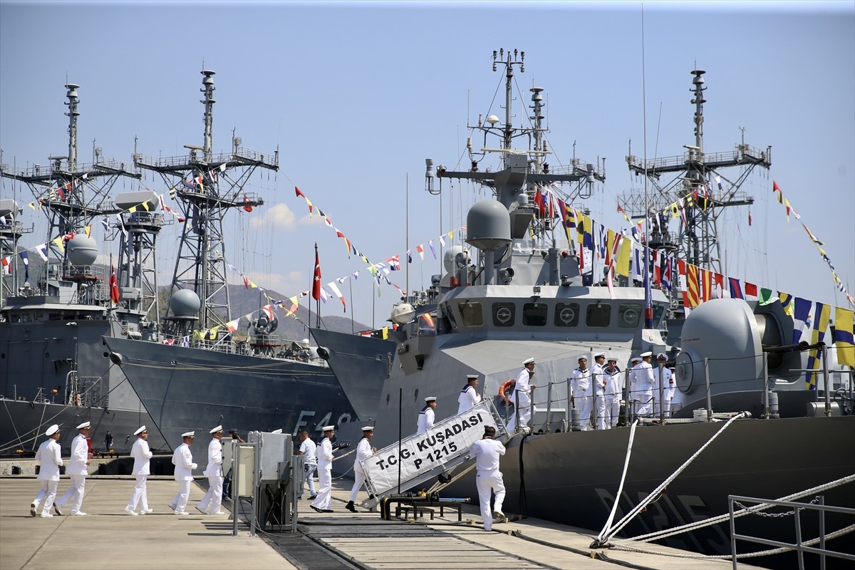 Muğla'nın Marmaris ilçesindeki Aksaz Deniz Üssü'nde, TCG Kuşadası ve TCG Kumkale gemilerinin Katar...