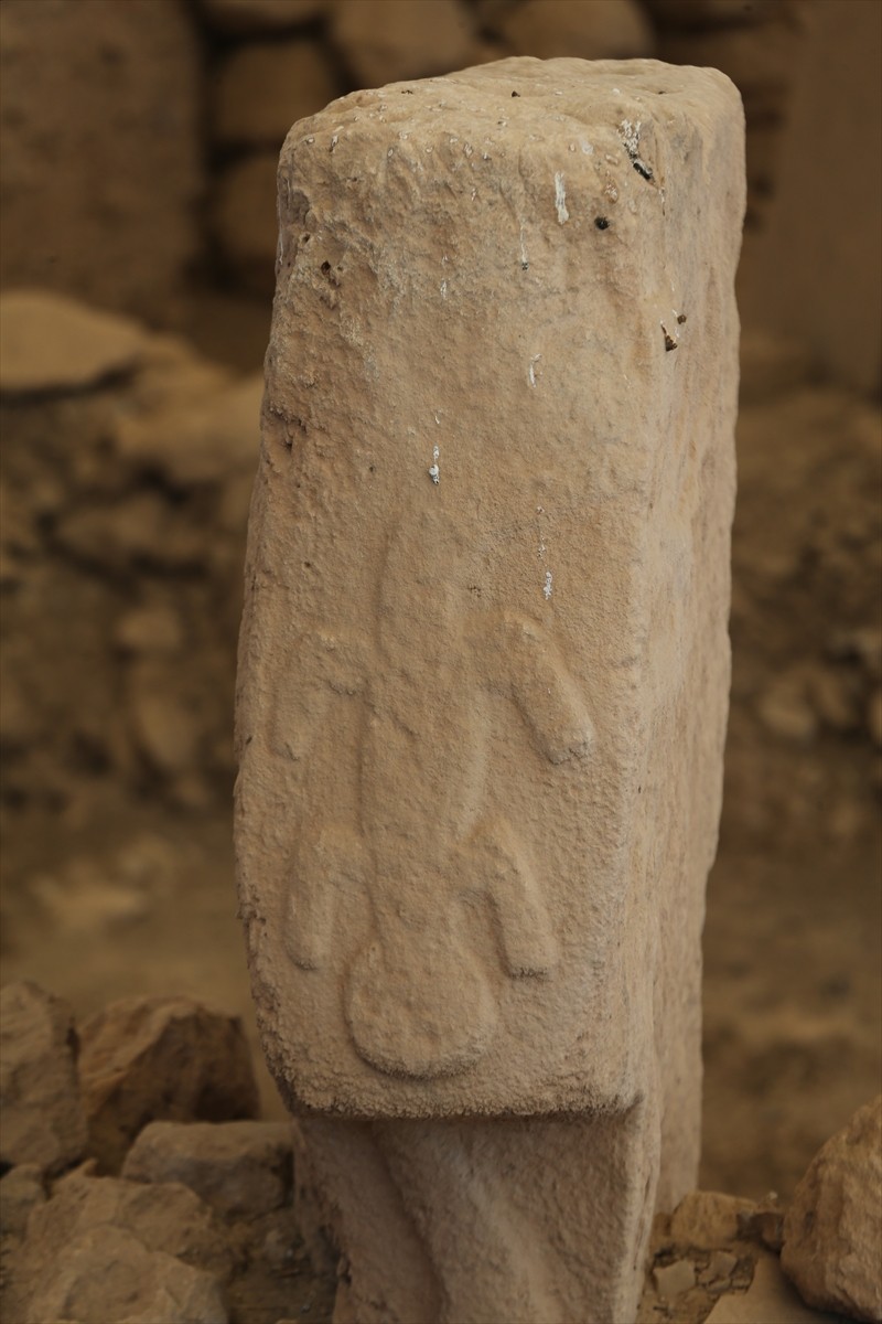 Neolitik Döneme ait kazıların sürdüğü Şanlıurfa'daki Göbeklitepe ve Karahantepe'deki ortaya...