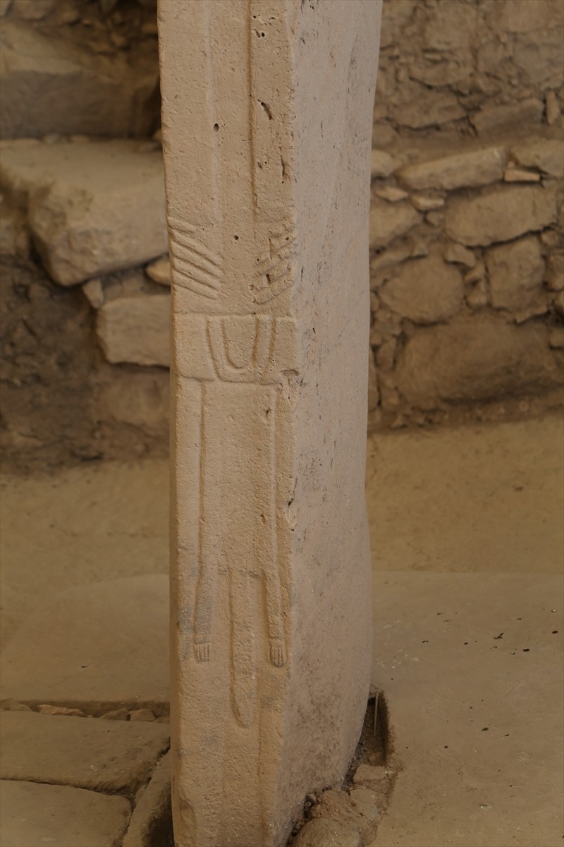 Neolitik Döneme ait kazıların sürdüğü Şanlıurfa'daki Göbeklitepe ve Karahantepe'deki ortaya...