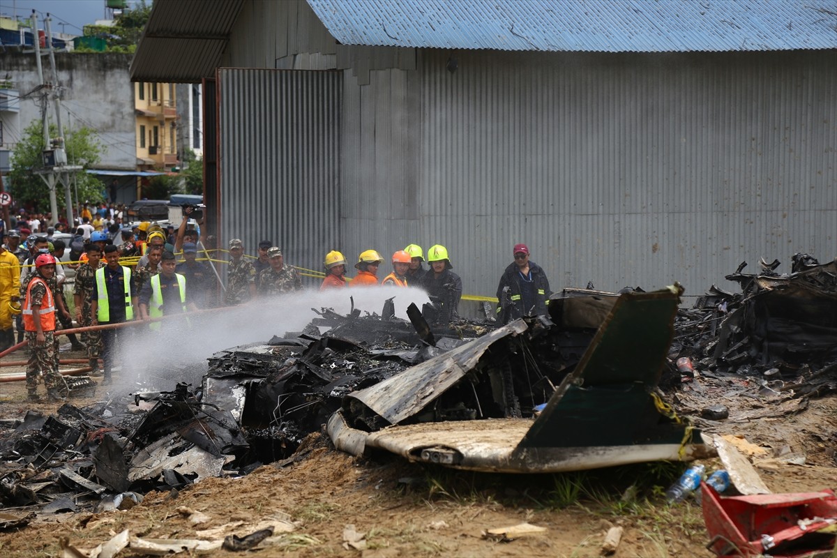 Nepal'in başkenti Katmandu'daki Tribhuvan Uluslararası Havalimanı'nda 19 kişiyi taşıyan bir uçak...