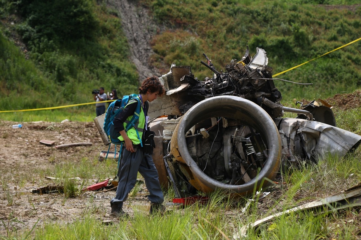 Nepal'in başkenti Katmandu'daki Tribhuvan Uluslararası Havalimanı'nda 19 kişiyi taşıyan bir uçak...