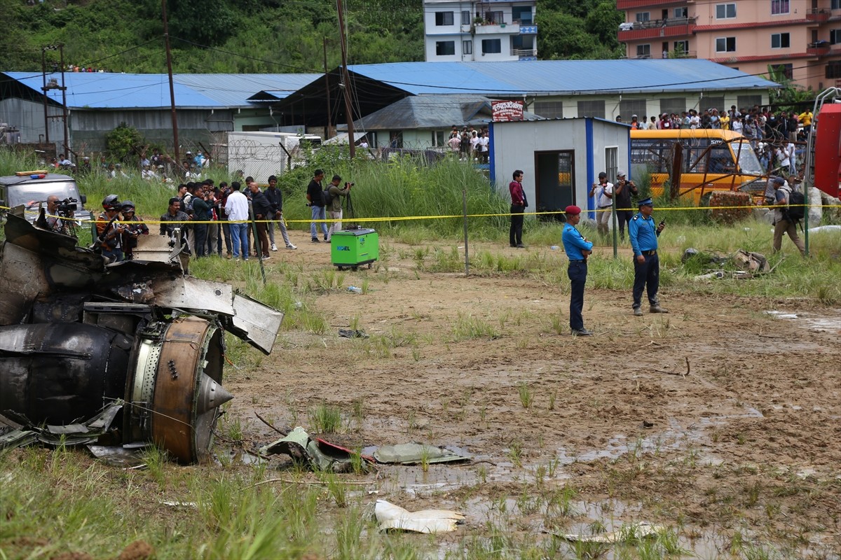 Nepal'in başkenti Katmandu'daki Tribhuvan Uluslararası Havalimanı'nda 19 kişiyi taşıyan bir uçak...
