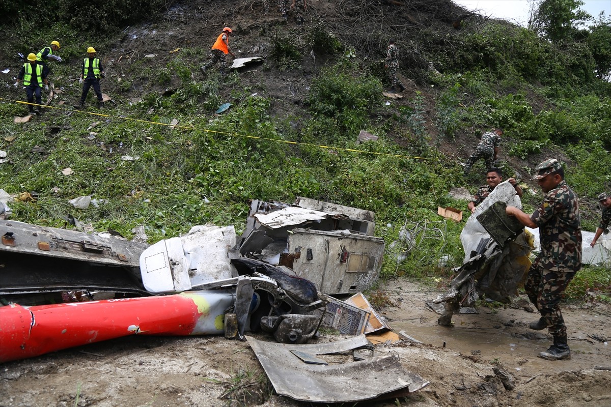 Nepal'in başkenti Katmandu'daki Tribhuvan Uluslararası Havalimanı'nda 19 kişiyi taşıyan bir uçak...