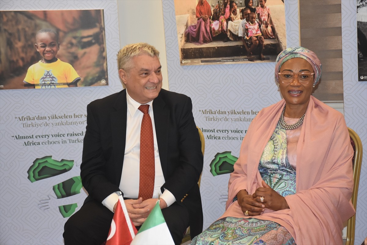 Nijerya Devlet Başkanı Bola Ahmed Tinubu'nun eşi Oluremi Tinubu, Nijerya'nın başkenti Abuja'daki...