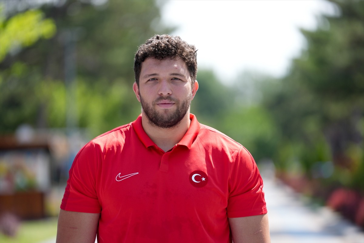 Paris 2024 Olimpiyat Oyunları'nda grekoromen stilde Türkiye'yi temsil edecek Hamza Bakır, AA...