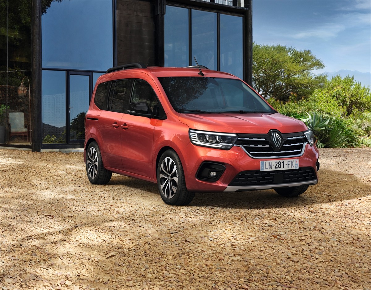 Renault ticari ailesinin yeni üyesi Renault Kangoo Multix satışa sunuldu.