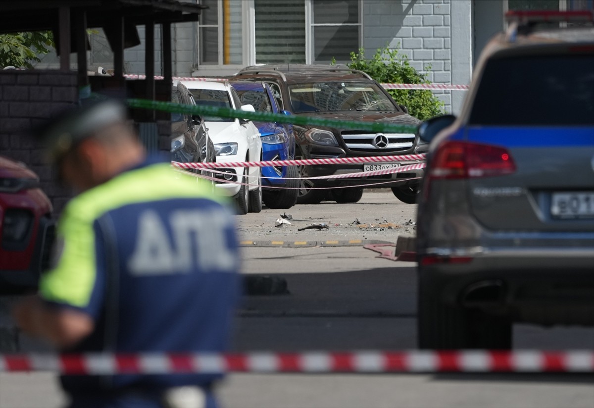 Rusya’nın başkenti Moskova’da park halindeki otomobilde meydana gelen patlamada bir Rus askeri...