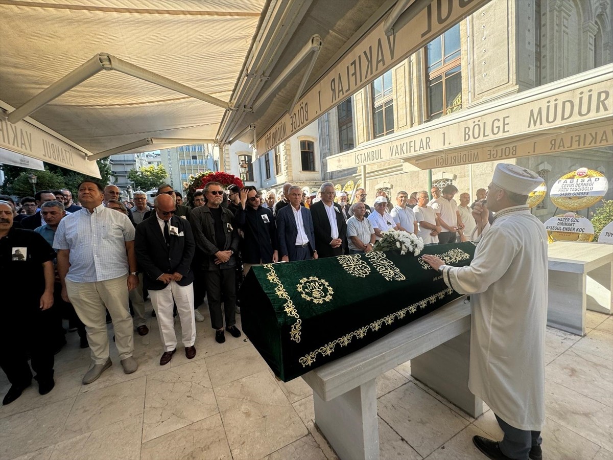 Şair ve yazar Ferit Edgü, Teşvikiye Camii'nde kılınan ikindi namazının ardından toprağa verildi....