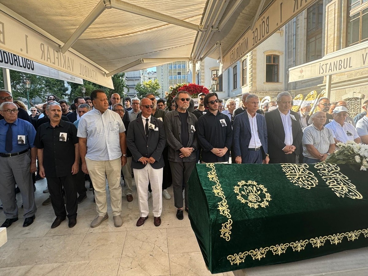 Şair ve yazar Ferit Edgü, Teşvikiye Camii'nde kılınan ikindi namazının ardından toprağa verildi....