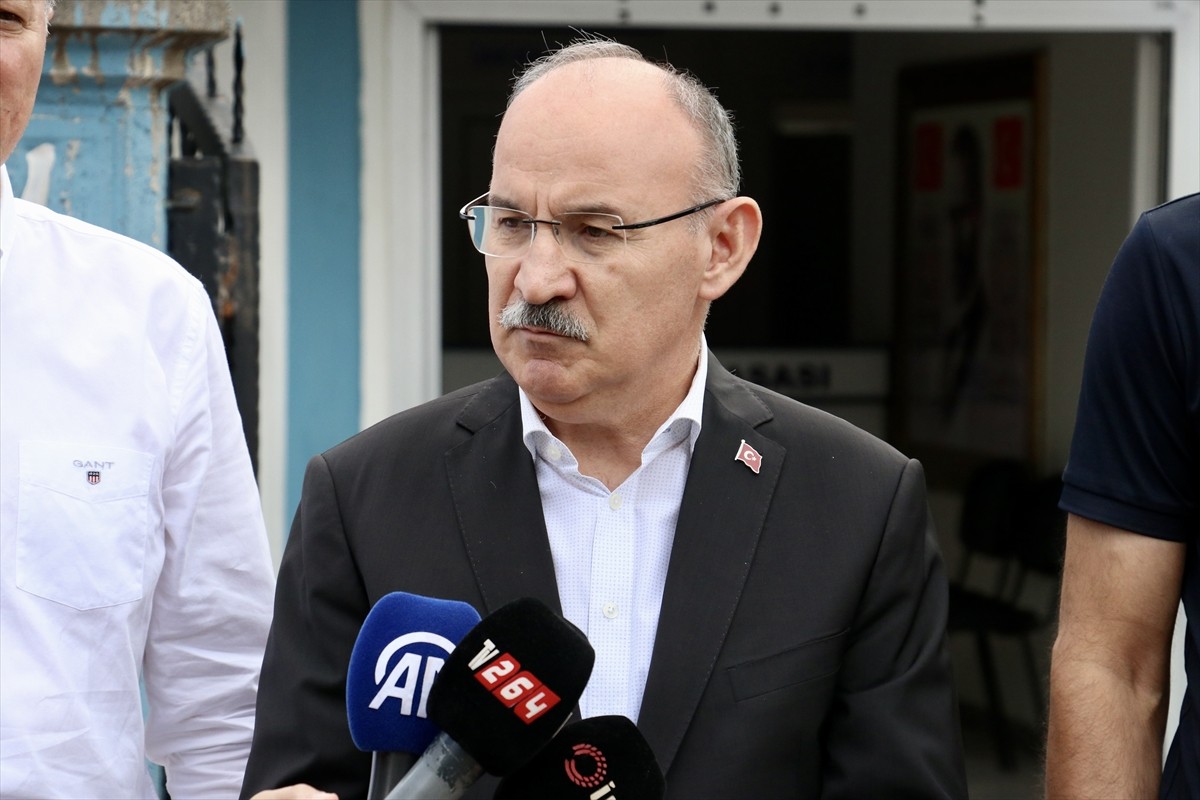 Sakarya'da eski Ferizli Belediye Başkanı Ahmet Soğuk, uğradığı silahlı saldırı sonucu hayatını...