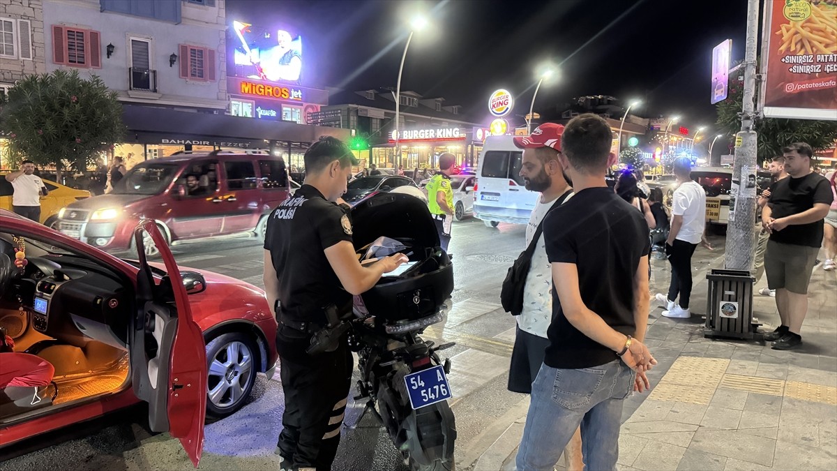 Sakarya'nın Serdivan ilçesinde yapılan yüksek ses ve egzoz denetiminde 50 sürücüye cezai işlem...