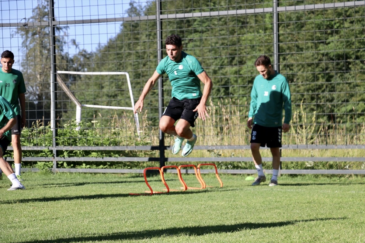 Sakaryaspor'un yeni transferlerinden Max Gradel, yeşil-siyahlı takımın 18 sezondur süren Süper Lig...