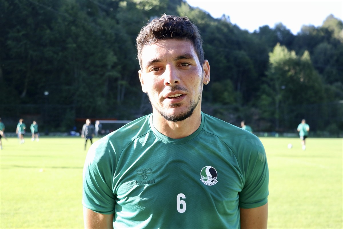 Sakaryaspor'un yeni transferlerinden Max Gradel, yeşil-siyahlı takımın 18 sezondur süren Süper Lig...