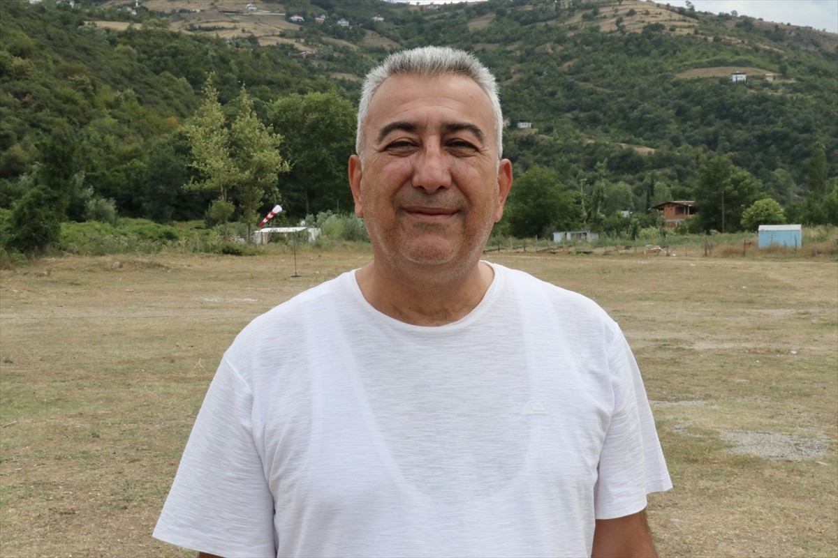 Samsun'da, Türkiye Hava Sporları Federasyonunca (THSF) amaç Paraşütü Karadeniz Bölgesi Hedef...