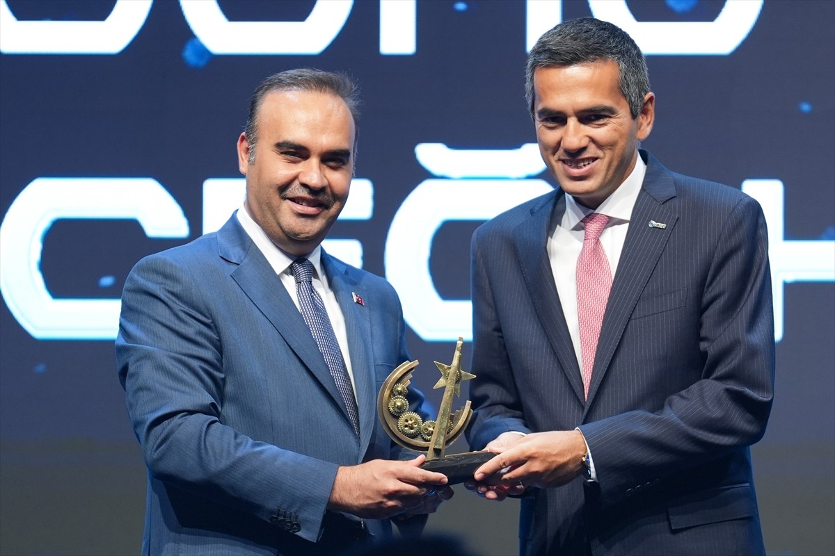 Sanayi ve Teknoloji Bakanı Mehmet Fatih Kacır, Türkiye Metal Sanayicileri Sendikası'nın (MESS)...