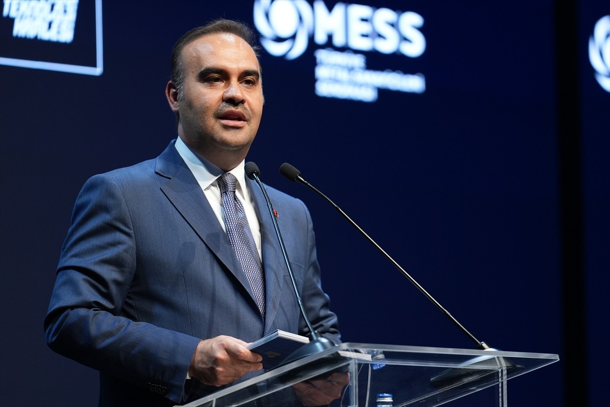 Sanayi ve Teknoloji Bakanı Mehmet Fatih Kacır, Türkiye Metal Sanayicileri Sendikası'nın (MESS)...