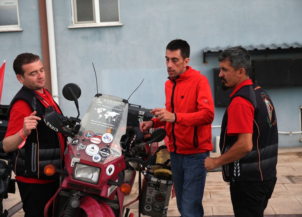 Şilili motosikletçi Luis La Rıvera Renteria, Kurtuluş Savaşı'nda deniz yoluyla İnebolu Limanı'na...