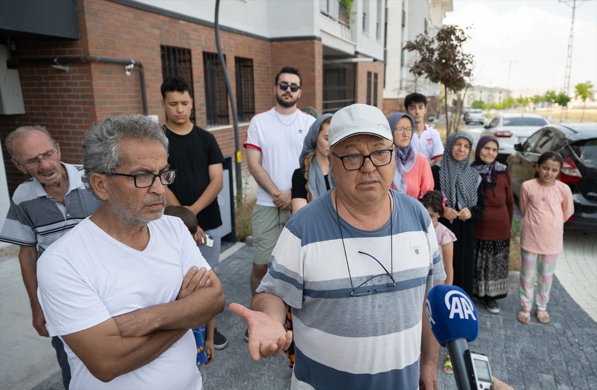 Sincan'a bağlı Saraycık Mahallesi'nde 5 gündür süregelen su kesintisi mahalle sakinlerini mağdur...
