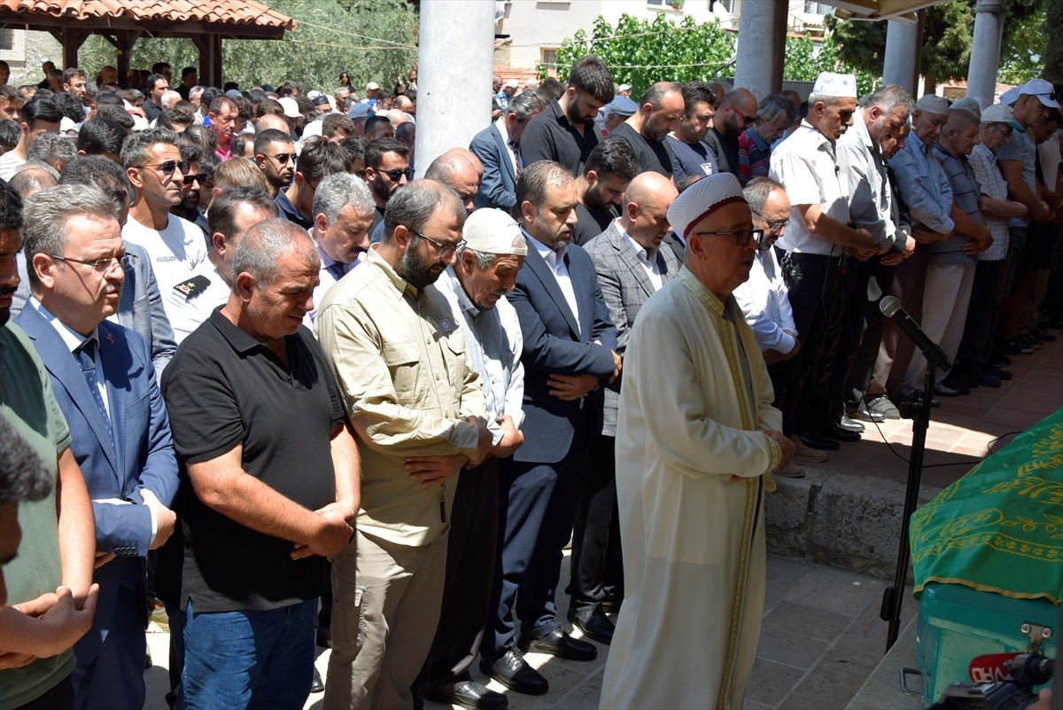 Şırnak'ta Gabar Dağı'ndaki petrol sahasında sondaj kulesinin devrilmesi sonucu enkaz altında...