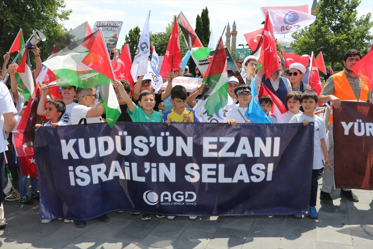 Sivas'ta İsrail Başbakanı Binyamin Netanyahu'nun, ABD Kongresi'ndeki konuşması protesto edildi....